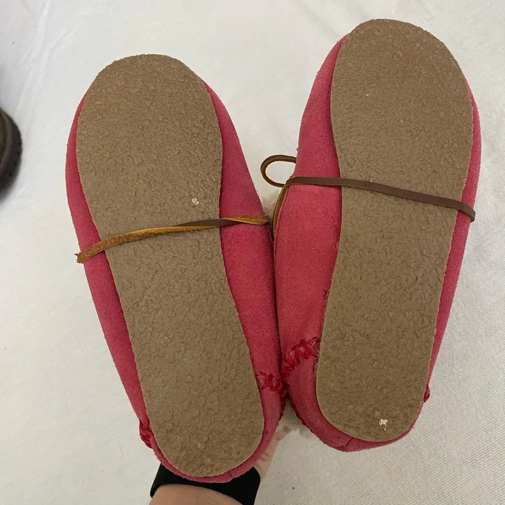 Minnetonka faux Fur Lined Moccasin Slippers - pink